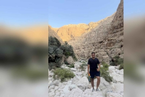 Muscat: Wadi Shab, Fins Beach, & Bimmah Sinkhole Tour