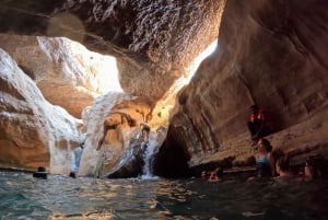 Mascate : excursion au Wadi Shab, à la plage de Fins et au gouffre de Bimmah