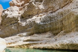 Mascate : visite d'une journée de Wadi Shab avec prise en charge à l'hôtel