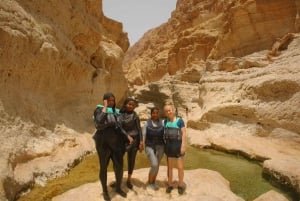 Muscat: Wadi Shab, romanttinen luola ja sinkhole -koko päivän retki