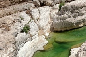 Muscat: Wadi Shab, romanttinen luola ja sinkhole -koko päivän retki