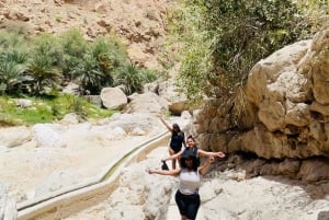 Muscat: Wadi Shab, romanttinen luola ja sinkhole -koko päivän retki