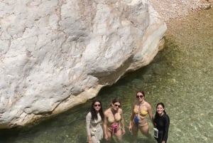 Muscat: Wadi Shab, romanttinen luola ja sinkhole -koko päivän retki