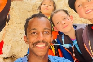 Muscat: Wadi Shab, romanttinen luola ja sinkhole -koko päivän retki