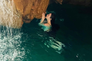 Muscat: Wadi Shab, romanttinen luola ja sinkhole -koko päivän retki