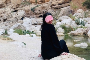 Muscat: Wadi Shab, romanttinen luola ja sinkhole -koko päivän retki