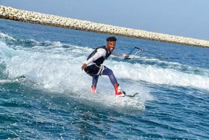 Muscat: Wakeboarding-sessio Al Mouj Marinan venesatamassa