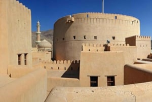 Muscat: Nizwa ja Jabal Shams- kokopäiväretki