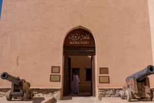 Muscat: Nizwa ja Jabal Shams- kokopäiväretki