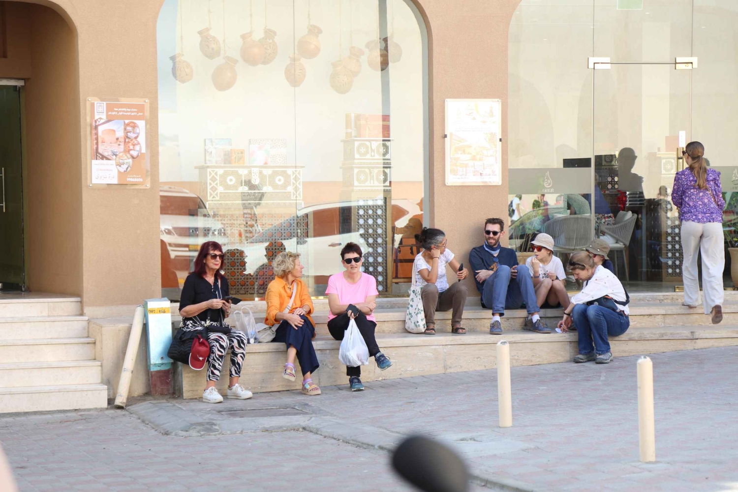 Nizwa: Guided Walking Tour with Date and Halwa Tasting