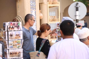 Nizwa: Guided Walking Tour with Date and Halwa Tasting