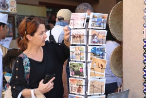 Nizwa: Guided Walking Tour with Date and Halwa Tasting