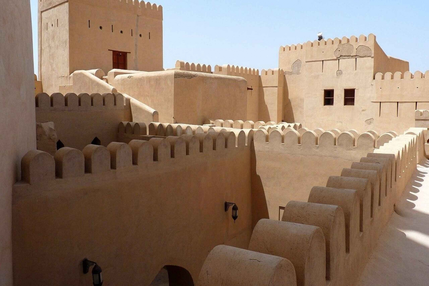 Nizwa - Jabal Akhdar Tour : Tutustu Omanin linnoituksiin ja vuoriin