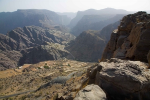 Wycieczka z Nizwy do Dżabal Achdar: Poznaj omańskie forty i góry