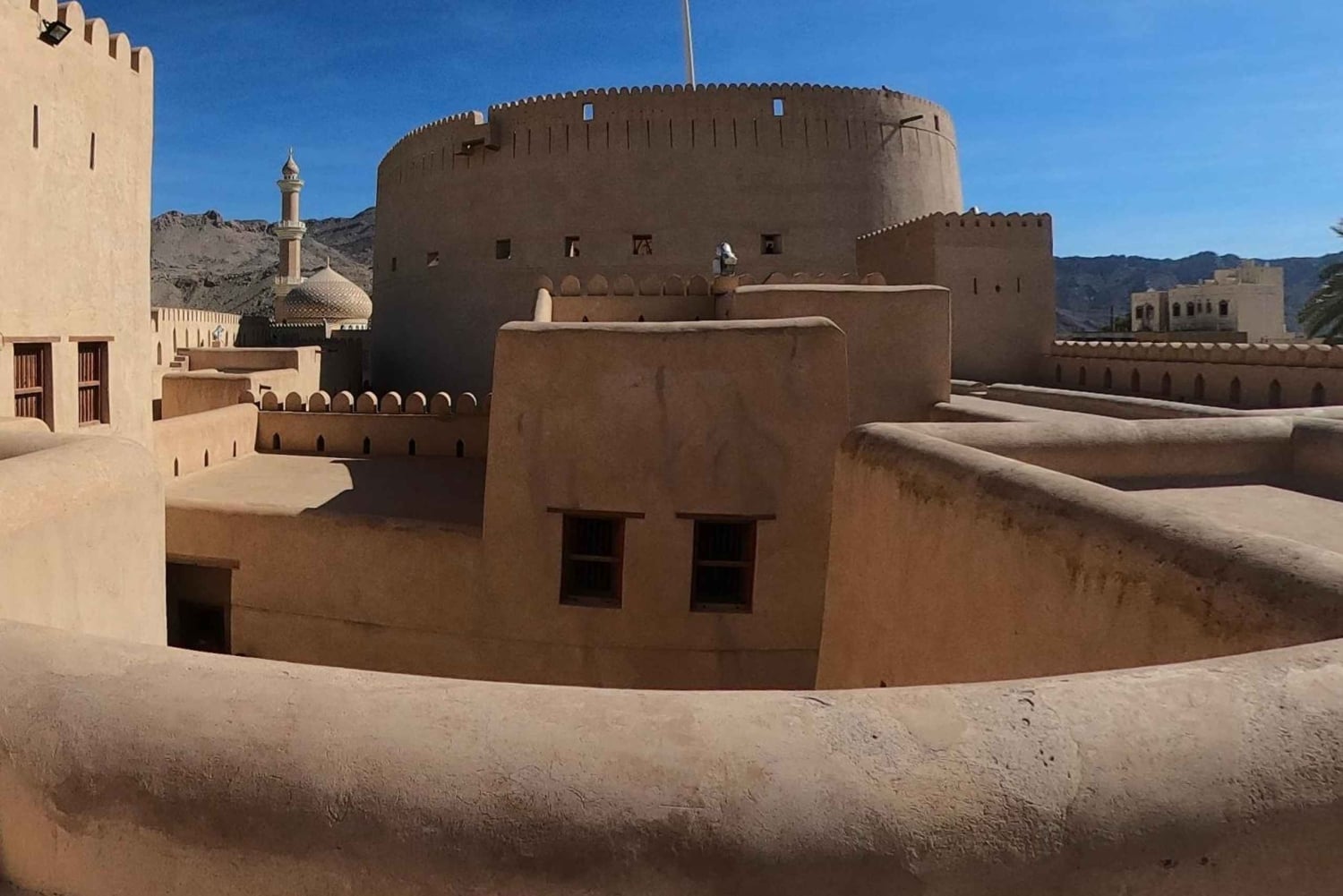 عاصمة عمان القديمة: أبرز الجولات السياحية في نزوى