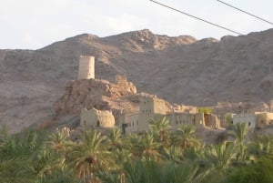 Oman: Visita a Amouage, à aldeia de Fanja e a Wadi Tayin em veículo todo-o-terreno