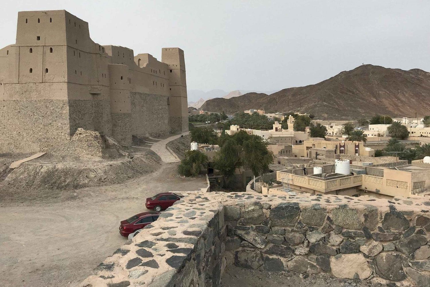 Oman: 5 päivän seikkailuretki linnoituksilla, basaarilla ja vuorilla