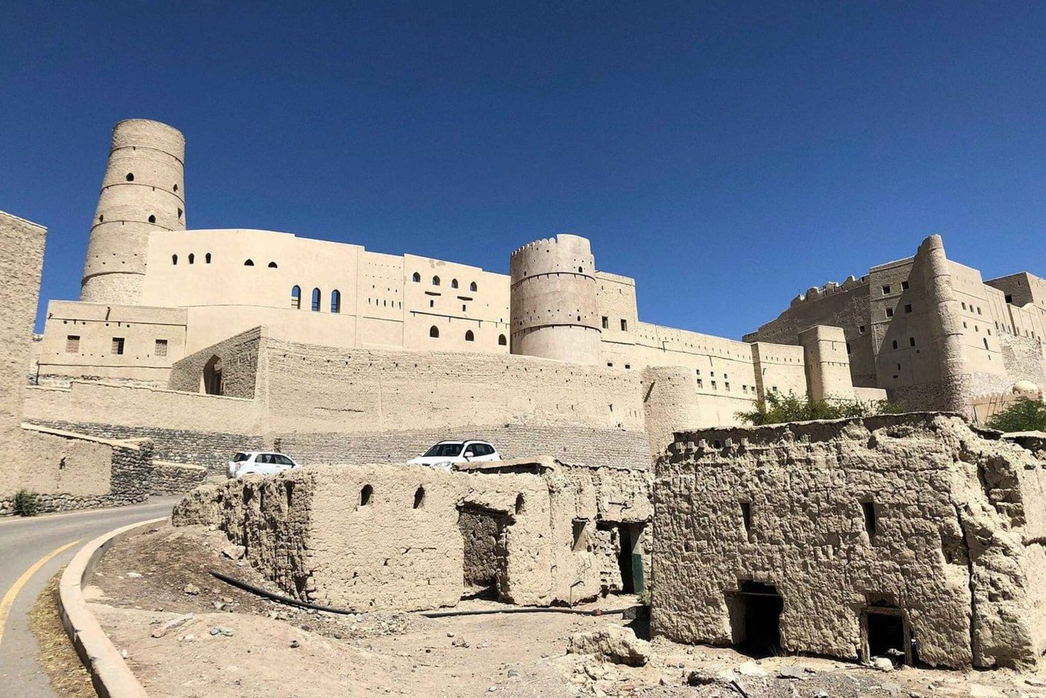 Oman: 5 päivän seikkailuretki linnoituksilla, basaarilla ja vuorilla
