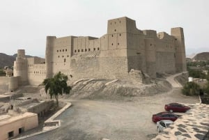 Oman: 5 päivän seikkailuretki linnoituksilla, basaarilla ja vuorilla