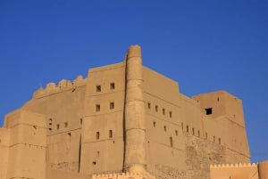 Oman: 5 päivän seikkailuretki linnoituksilla, basaarilla ja vuorilla