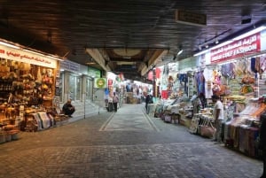 Oman: 5 päivän seikkailuretki linnoituksilla, basaarilla ja vuorilla