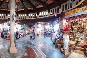 Oman: 5 päivän seikkailuretki linnoituksilla, basaarilla ja vuorilla