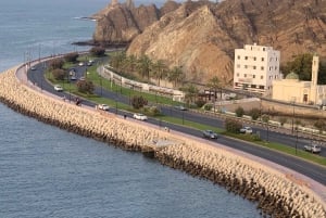 Oman: tour privato di 5 giorni con guida e trasferimenti