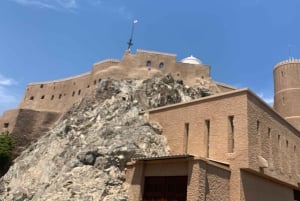 Oman: tour privato di 5 giorni con guida e trasferimenti