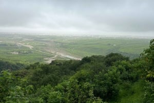 Oman: Desert Safari & Wadi Adventure Tour.