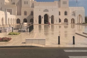 Oman: Gruppstadsvandring i Muscat med upphämtning och gratis lunch/middag