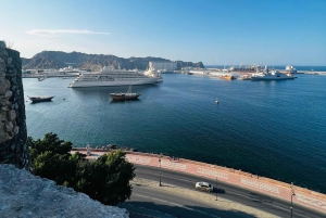 عُمان: مرشد سياحي محلي