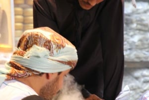 Oman: Parfyymitehdaskierros ja perinteinen kahvi