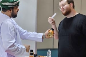 Oman: Parfyymitehdaskierros ja perinteinen kahvi