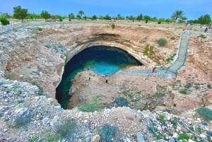 Verborgen parels van Oman: Wadi Shab & Bimmah Sinkhole