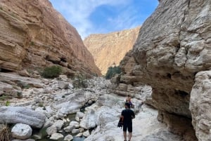 Oman : Wadi Shab, gouffre de Bimmah et camping sur la plage de Fins