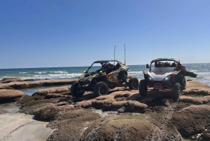 Safari en quad por las arenas de Wahiba, Omán: recorrido circular de 400 km con playa incluida.