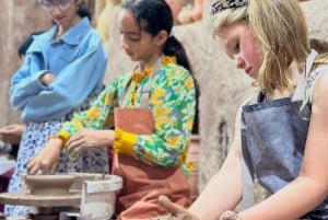 Töpferkurs mit lokalen Handwerker:innen in Bahal