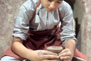 Töpferkurs mit lokalen Handwerker:innen in Bahal