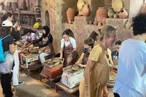 Töpferkurs mit lokalen Handwerker:innen in Bahal