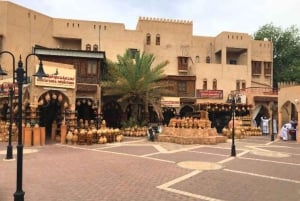 ニズワ、ジャバル・アクダル、ビルカット・アル・モズへのプライベート日帰り旅行