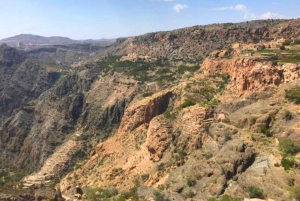 ニズワ、ジャバル・アクダル、ビルカット・アル・モズへのプライベート日帰り旅行