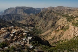 ニズワ、ジャバル・アクダル、ビルカット・アル・モズへのプライベート日帰り旅行