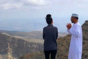 Private Day Trip to Nizwa & Jabal Shams (Grand Canyon)