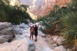 Prywatna 1-dniowa wycieczka do Wadi Shab, Fins Beach i Bimmah Sinkhole
