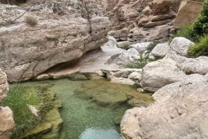 Viagem particular de 1 dia para Wadi Shab, Fins Beach e Bimmah Sinkhole