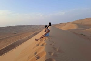 From Muscat: Guided Overnight Desert Camp Tour