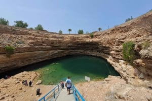 From Muscat: Guided Overnight Desert Camp Tour