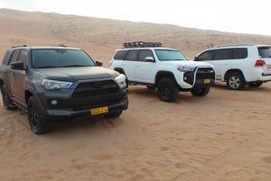 From Muscat: Guided Overnight Desert Camp Tour