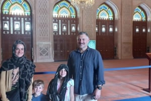 Passeio privado de 4 horas ao entardecer e à beira-mar em Mascate com anfitrião local