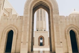 Passeio privado de 4 horas ao entardecer e à beira-mar em Mascate com anfitrião local